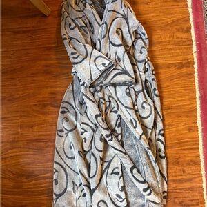 Gray Swirl Pattern Women’s Robe